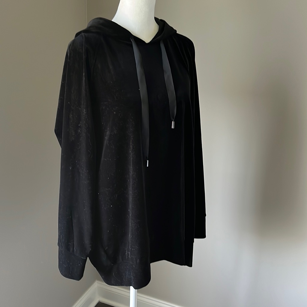 Lysee’ Velvet Hoody Size M